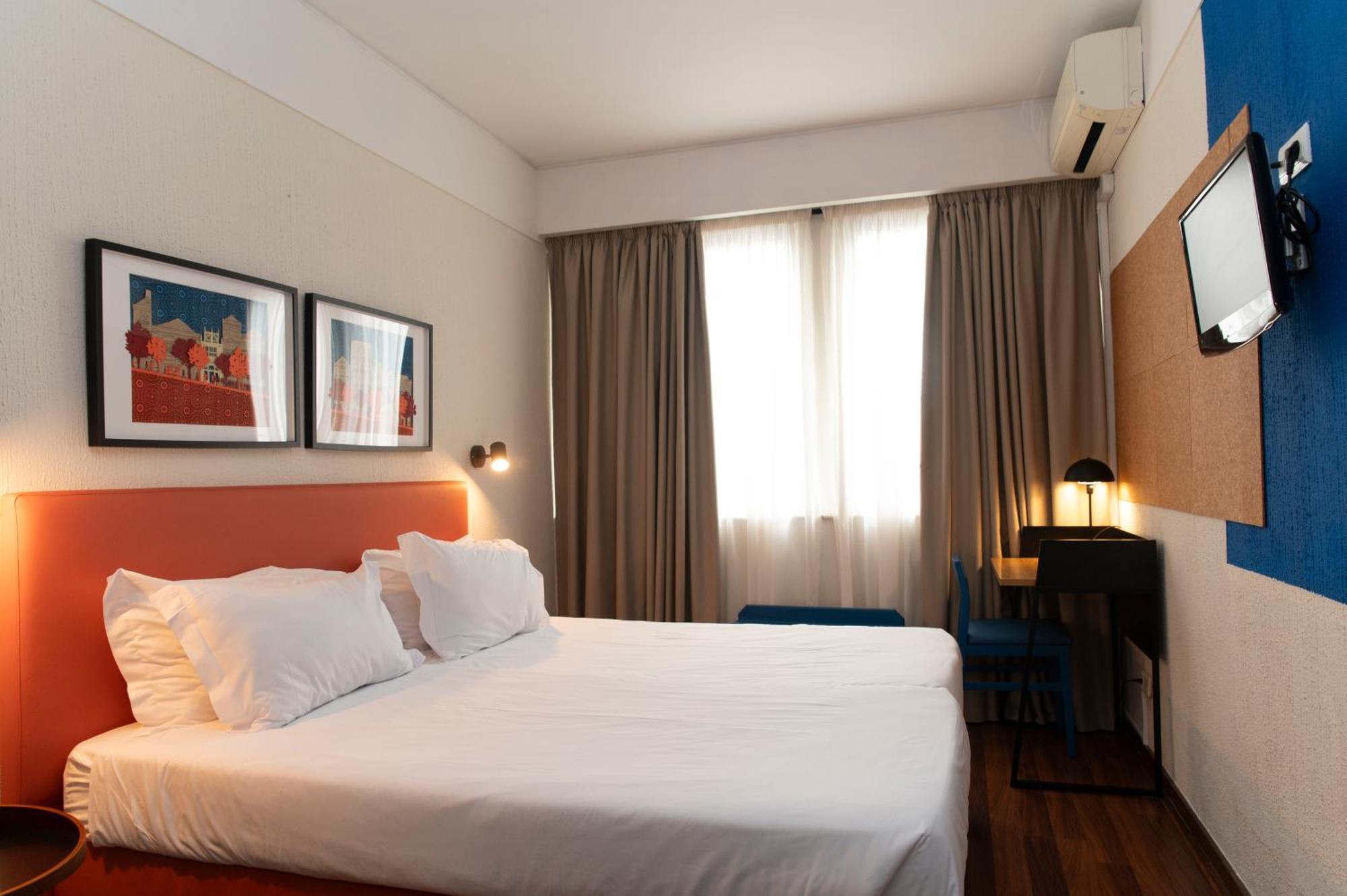 Quarto com Cama de Casal ou 2 de Solteiro